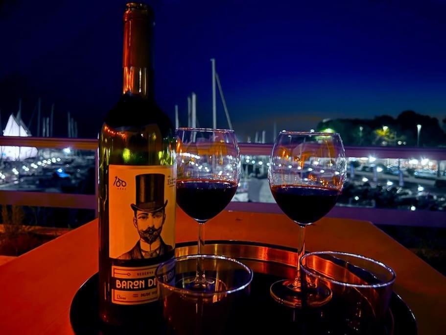 In The Port Of Fuentes *